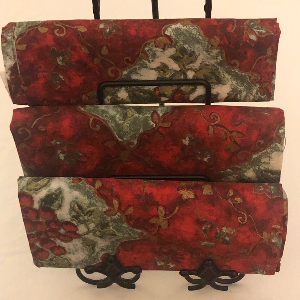 Napkins 100% Cotton Red and Green Christmas Holidays Floral Festive